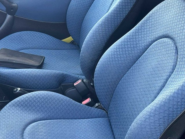 Ford - 2005 - ka - 1.3 style - 99-rb-lt - afbeelding 1 van  6