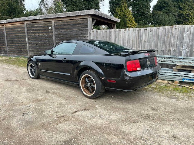 Ford - 2006 - mustang - v6 157 kw - personenauto - afbeelding 1 van  5