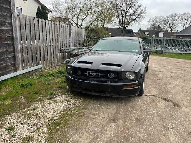 Ford - 2006 - mustang - v6 157 kw - personenauto - afbeelding 2 van  5