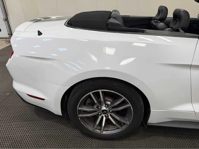 Ford - 2015 - mustang - mustang - personenauto - afbeelding 32 van  38