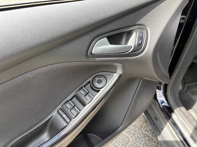 Ford - 2017 - focus wagon - 1.0 titanium - personenauto - afbeelding 31 van  53