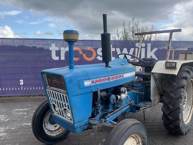 Ford - 3000 - tweewielaangedreven landbouwtractor - afbeelding 5 van  14
