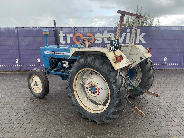 Ford - 3000 - tweewielaangedreven landbouwtractor - afbeelding 8 van  14