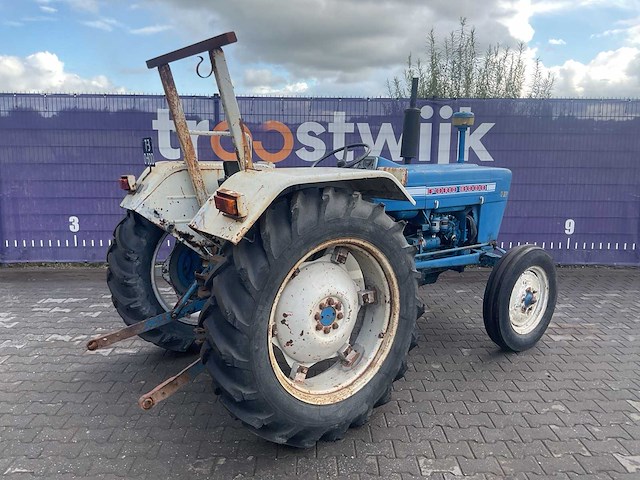 Ford - 3000 - tweewielaangedreven landbouwtractor - afbeelding 9 van  14