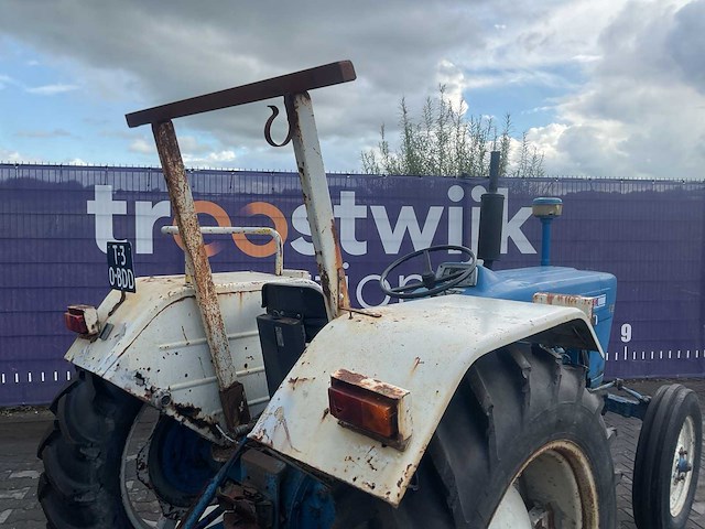 Ford - 3000 - tweewielaangedreven landbouwtractor - afbeelding 11 van  14