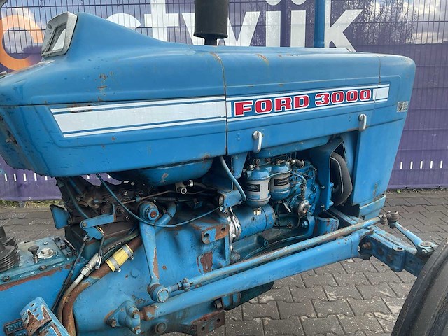 Ford - 3000 - tweewielaangedreven landbouwtractor - afbeelding 12 van  14
