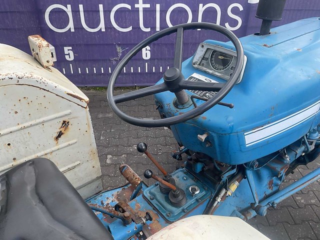 Ford - 3000 - tweewielaangedreven landbouwtractor - afbeelding 13 van  14