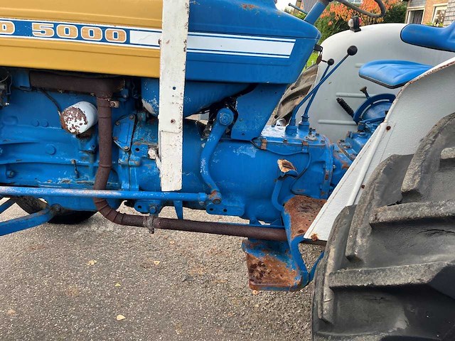 Ford - 5000 - oldtimer tractor - afbeelding 5 van  16
