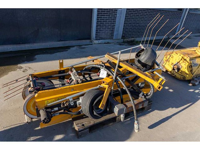 Ford - 6710 - 4-wheel drive tractor - afbeelding 13 van  23