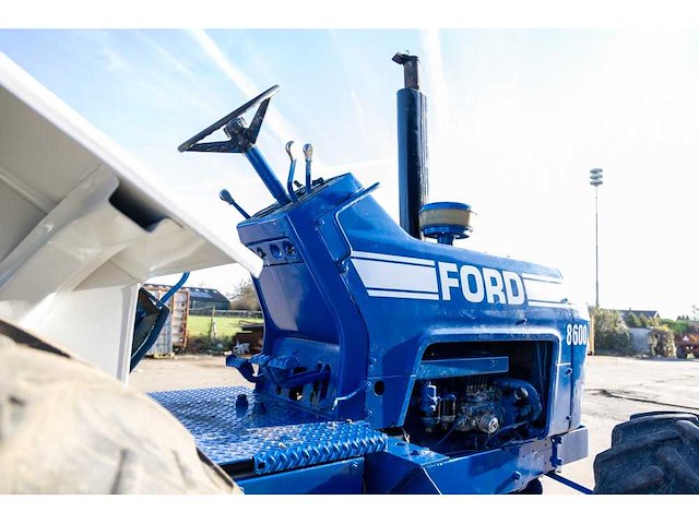 Ford - 8600 - 4-wheel drive tractor - 1972 - afbeelding 2 van  14