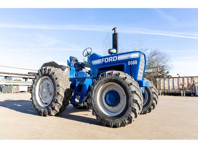 Ford - 8600 - 4-wheel drive tractor - 1972 - afbeelding 1 van  14
