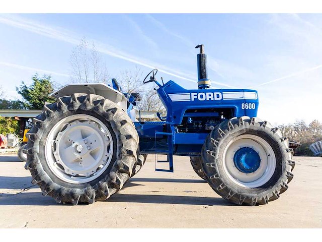 Ford - 8600 - 4-wheel drive tractor - 1972 - afbeelding 10 van  14