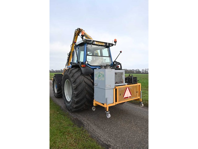 Ford - 8630 power shift - 40km p/u vierwielaangedreven landbouwtractor met hydraulische klepel-maaier opbouw bos type he 7500d met toebehoren - afbeelding 2 van  47
