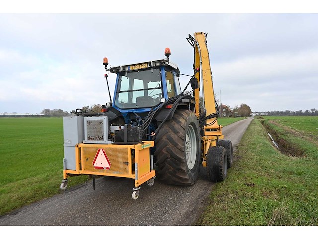 Ford - 8630 power shift - 40km p/u vierwielaangedreven landbouwtractor met hydraulische klepel-maaier opbouw bos type he 7500d met toebehoren - afbeelding 3 van  47