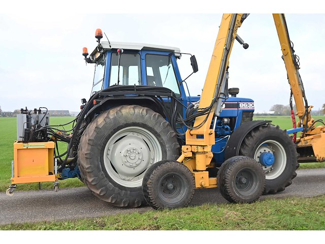 Ford - 8630 power shift - 40km p/u vierwielaangedreven landbouwtractor met hydraulische klepel-maaier opbouw bos type he 7500d met toebehoren - afbeelding 5 van  47
