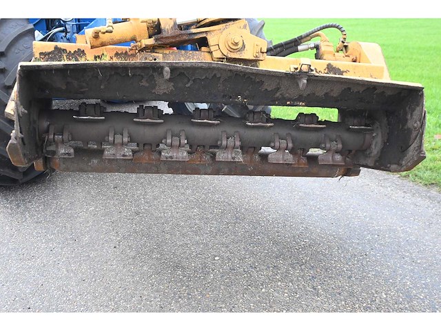 Ford - 8630 power shift - 40km p/u vierwielaangedreven landbouwtractor met hydraulische klepel-maaier opbouw bos type he 7500d met toebehoren - afbeelding 25 van  47