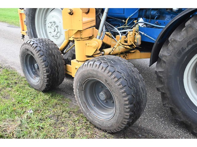 Ford - 8630 power shift - 40km p/u vierwielaangedreven landbouwtractor met hydraulische klepel-maaier opbouw bos type he 7500d met toebehoren - afbeelding 28 van  47