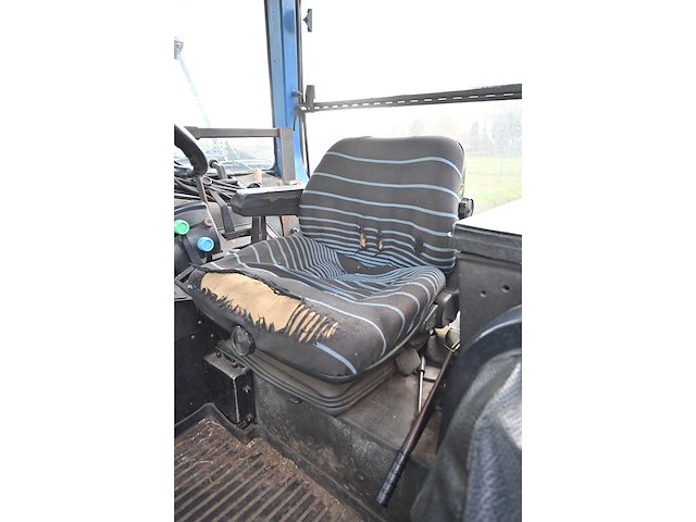 Ford - 8630 power shift - 40km p/u vierwielaangedreven landbouwtractor met hydraulische klepel-maaier opbouw bos type he 7500d met toebehoren - afbeelding 30 van  47