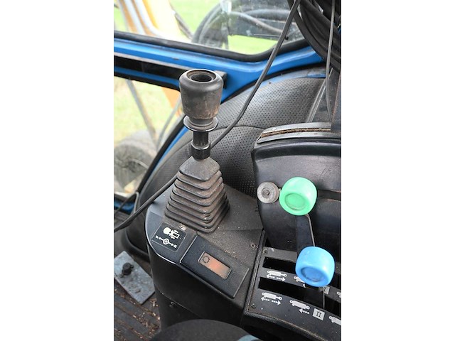 Ford - 8630 power shift - 40km p/u vierwielaangedreven landbouwtractor met hydraulische klepel-maaier opbouw bos type he 7500d met toebehoren - afbeelding 31 van  47