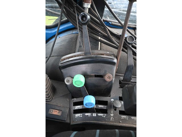 Ford - 8630 power shift - 40km p/u vierwielaangedreven landbouwtractor met hydraulische klepel-maaier opbouw bos type he 7500d met toebehoren - afbeelding 32 van  47