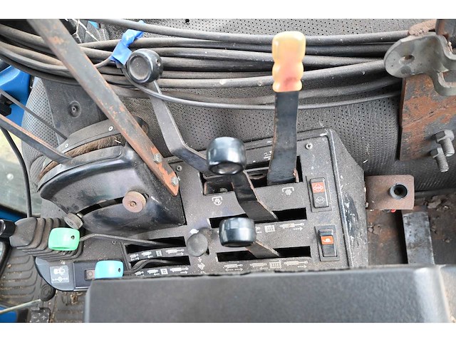 Ford - 8630 power shift - 40km p/u vierwielaangedreven landbouwtractor met hydraulische klepel-maaier opbouw bos type he 7500d met toebehoren - afbeelding 33 van  47