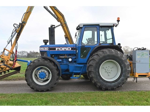 Ford - 8630 power shift - 40km p/u vierwielaangedreven landbouwtractor met hydraulische klepel-maaier opbouw bos type he 7500d met toebehoren - afbeelding 23 van  47