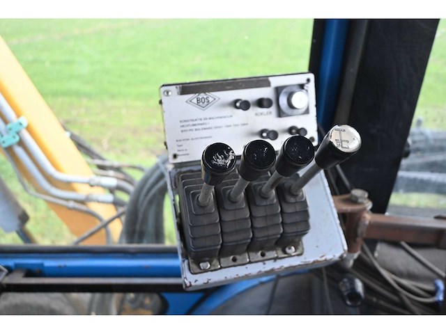 Ford - 8630 power shift - 40km p/u vierwielaangedreven landbouwtractor met hydraulische klepel-maaier opbouw bos type he 7500d met toebehoren - afbeelding 35 van  47