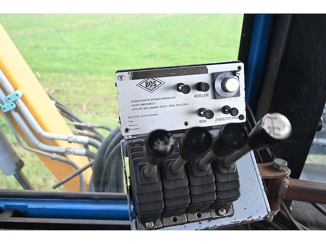 Ford - 8630 power shift - 40km p/u vierwielaangedreven landbouwtractor met hydraulische klepel-maaier opbouw bos type he 7500d met toebehoren - afbeelding 36 van  47