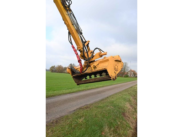 Ford - 8630 power shift - 40km p/u vierwielaangedreven landbouwtractor met hydraulische klepel-maaier opbouw bos type he 7500d met toebehoren - afbeelding 40 van  47