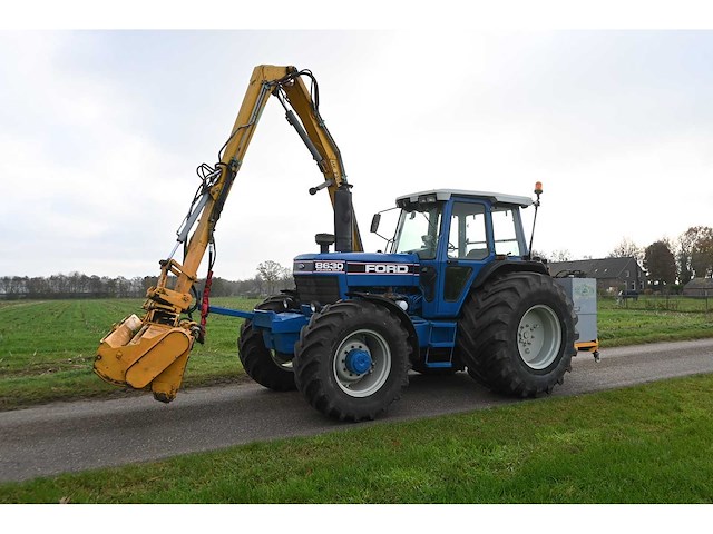 Ford - 8630 power shift - 40km p/u vierwielaangedreven landbouwtractor met hydraulische klepel-maaier opbouw bos type he 7500d met toebehoren - afbeelding 44 van  47
