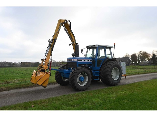 Ford - 8630 power shift - 40km p/u vierwielaangedreven landbouwtractor met hydraulische klepel-maaier opbouw bos type he 7500d met toebehoren - afbeelding 45 van  47