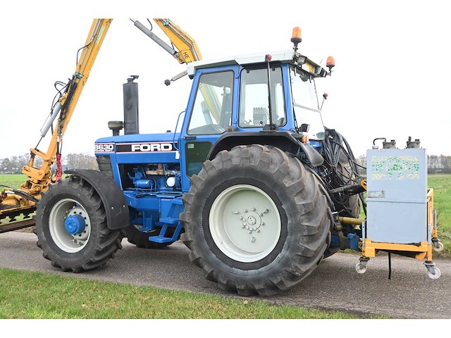 Ford - 8630 power shift - 40km p/u vierwielaangedreven landbouwtractor met hydraulische klepel-maaier opbouw bos type he 7500d met toebehoren - afbeelding 47 van  47