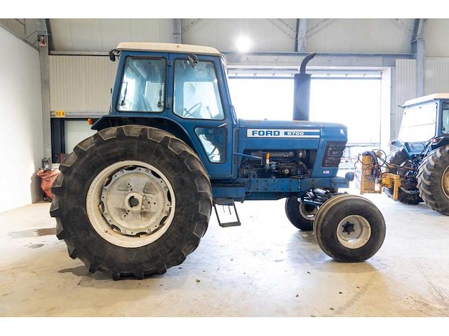 Ford - 8700 - 2-wheel drive tractor - afbeelding 13 van  14