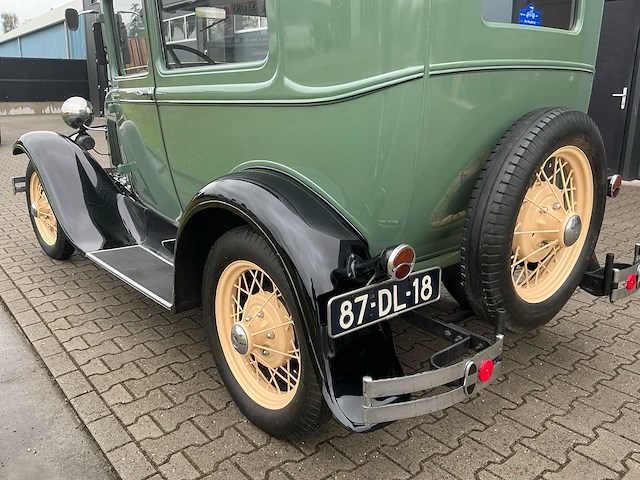 Ford - a tudor sedan oldtimer - afbeelding 2 van  58