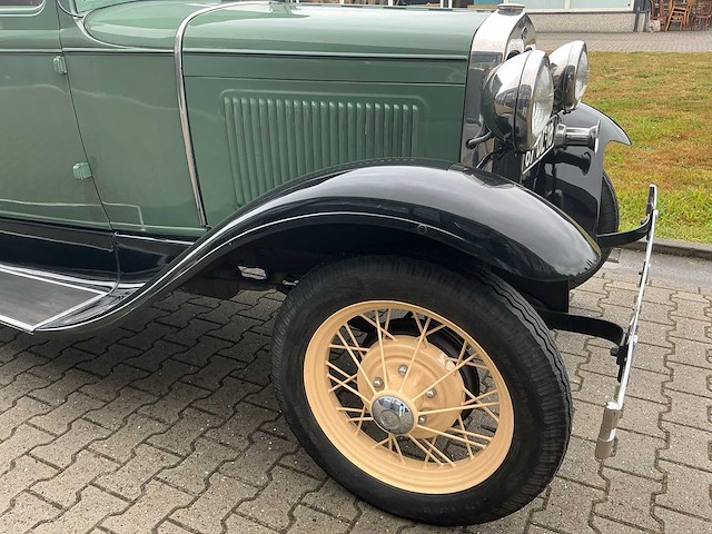 Ford - a tudor sedan oldtimer - afbeelding 8 van  58