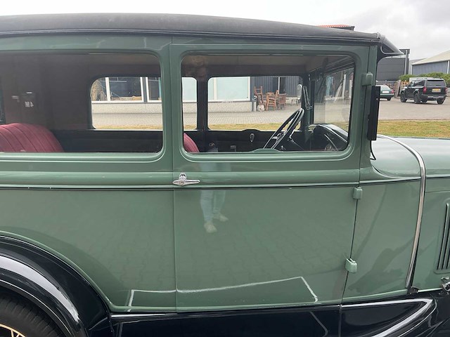 Ford - a tudor sedan oldtimer - afbeelding 9 van  58