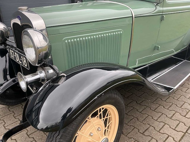 Ford - a tudor sedan oldtimer - afbeelding 14 van  58