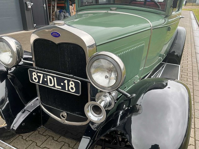 Ford - a tudor sedan oldtimer - afbeelding 15 van  58