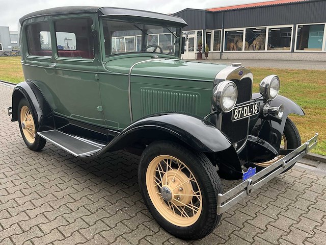 Ford - a tudor sedan oldtimer - afbeelding 23 van  58