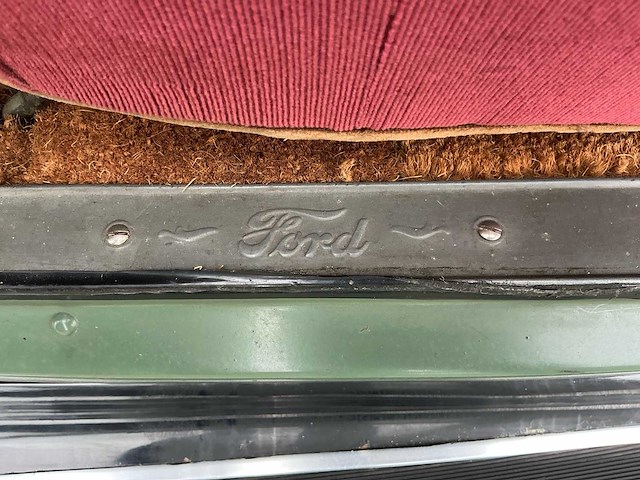 Ford - a tudor sedan oldtimer - afbeelding 49 van  58