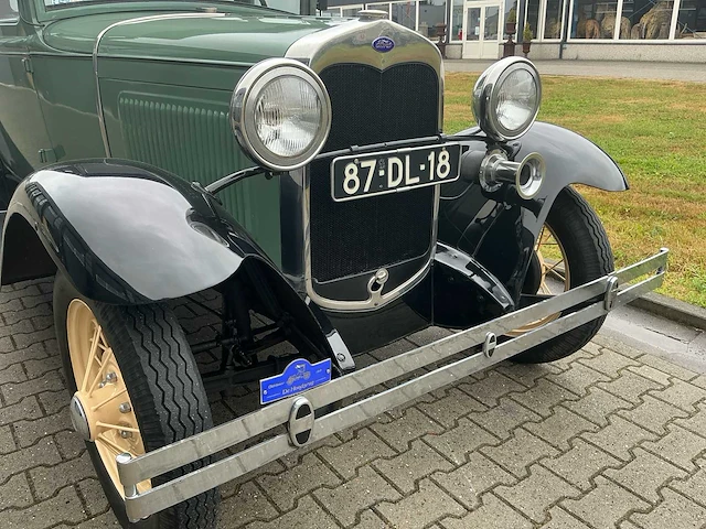 Ford - a tudor sedan oldtimer - afbeelding 13 van  43