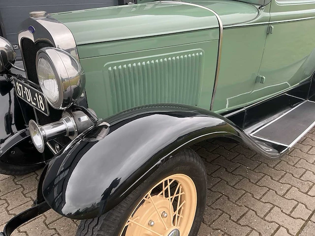 Ford - a tudor sedan oldtimer - afbeelding 14 van  43
