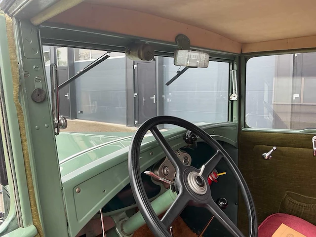 Ford - a tudor sedan oldtimer - afbeelding 33 van  43