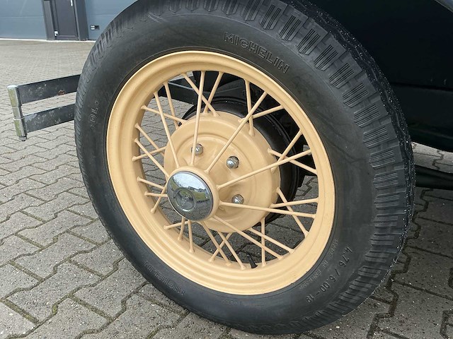 Ford - a tudor sedan oldtimer - afbeelding 29 van  52