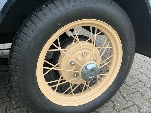 Ford - a tudor sedan oldtimer - afbeelding 30 van  52