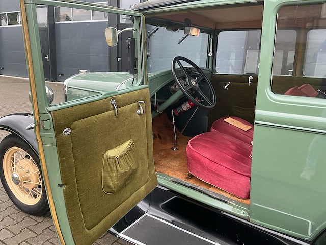 Ford - a tudor sedan oldtimer - afbeelding 36 van  52