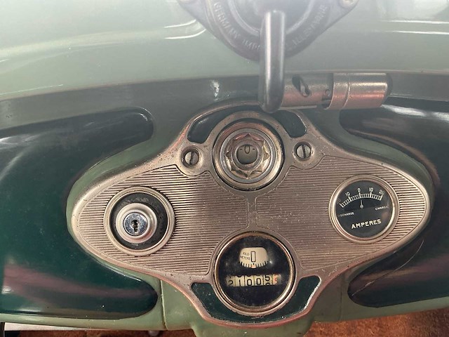 Ford - a tudor sedan oldtimer - afbeelding 42 van  52