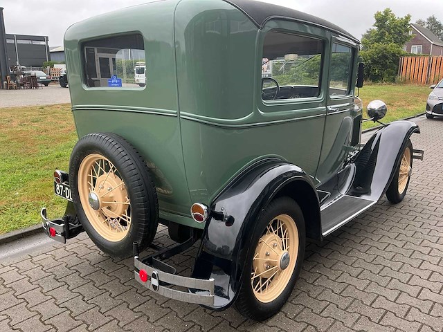 Ford - a tudor sedan oldtimer - afbeelding 41 van  52