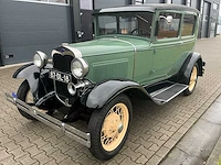 Ford - a tudor sedan oldtimer - afbeelding 1 van  58