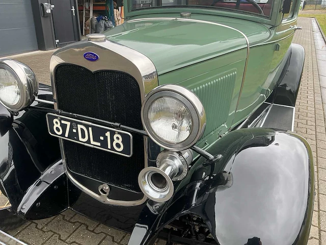 Ford - a tudor sedan oldtimer - afbeelding 15 van  58